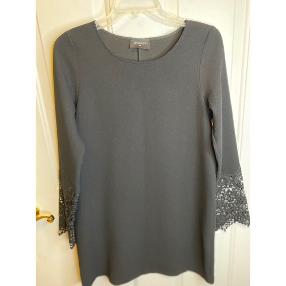 EVERLY Women's Long Sleeve Lace Cuff Shift Dress Small‎ Black